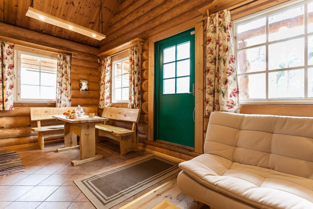 Koru Cottage Laagri Szoba fotó